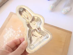 Cottontails Baby Little Kitchen | Bunny Baking*Baking tin - small rabbit