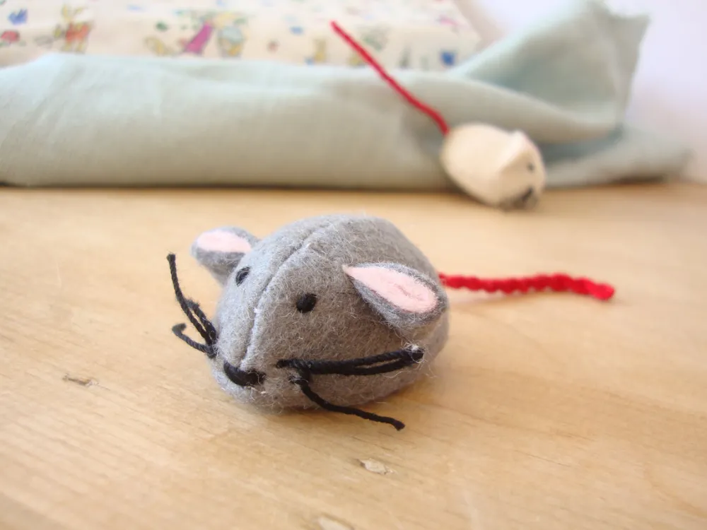 Cottontails Baby Handmade Felt*Handmade little felt mouse - grey