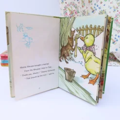 Cottontails Baby Vintage*VINTAGE Ladybird book - Downy Duckling (1974)