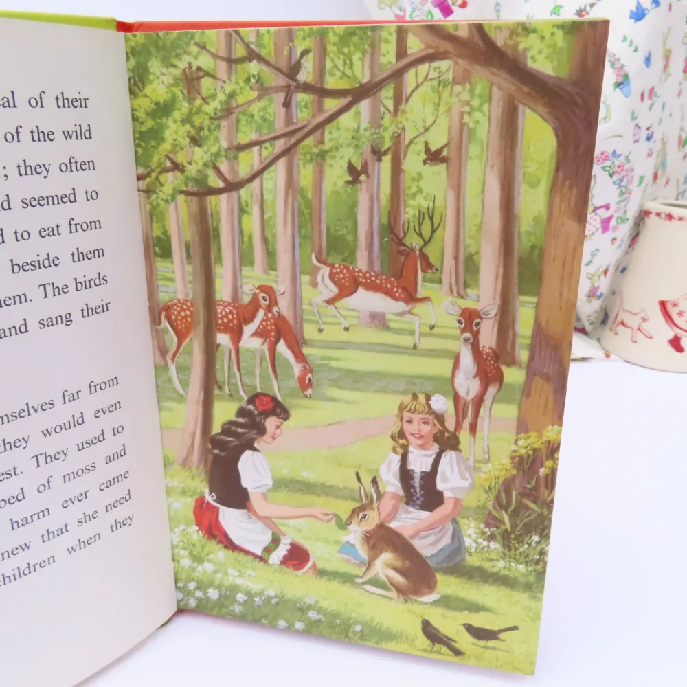 Cottontails Baby Vintage*VINTAGE Ladybird book - Snow-White and Rose-Red (early 1970s)